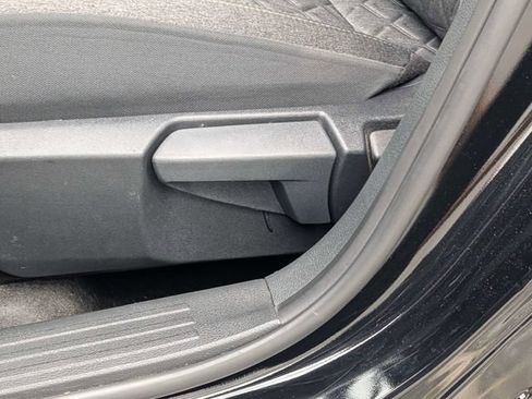 Used 2025 Nissan Kicks SV FWD image 18