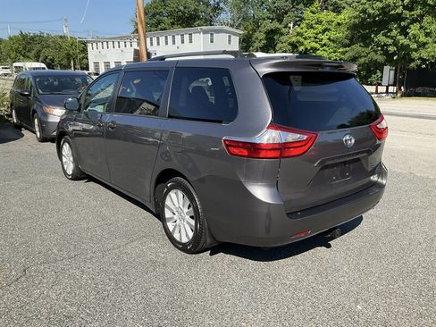 Used 2017 Toyota Sienna LE AWD/4WD image 7