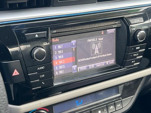 Used 2015 Toyota Corolla LE image 16