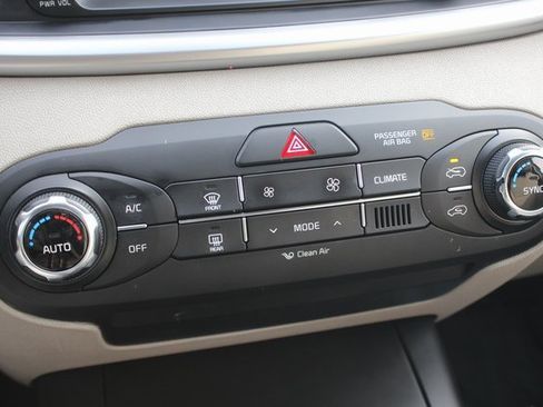 Used 2018 Kia Sorento LX image 7