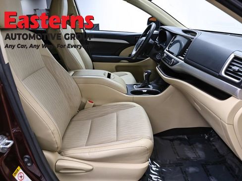 Used 2018 Toyota Highlander Plus AWD/4WD image 23