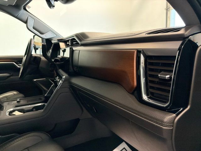 Used 2025 GMC Sierra 3500 Denali w/ Denali Reserve Package AWD/4WD image 39