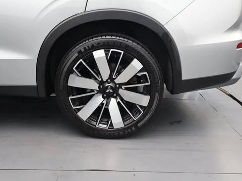 Used 2025 Mitsubishi Outlander SE AWD/4WD image 37
