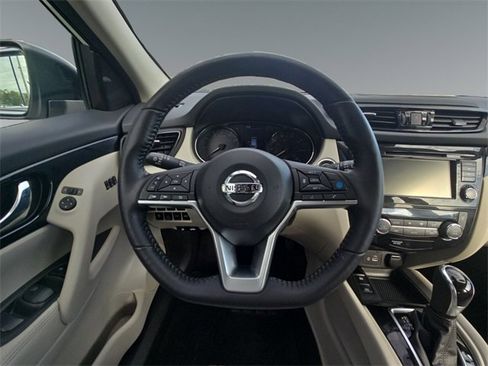 Used 2022 Nissan Rogue Sport SL w/ Premium Package image 16