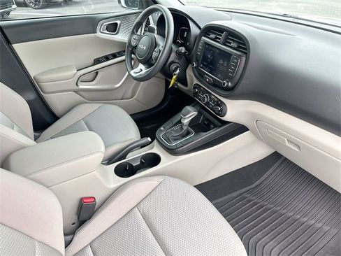 Certified 2023 Kia Soul LX image 13