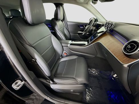 Used 2025 Mercedes-Benz GLC 350e 4MATIC image 27