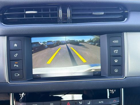 Used 2018 Jaguar XF Prestige image 31