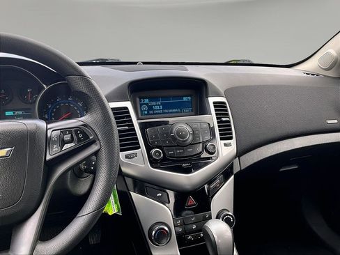 Used 2016 Chevrolet Cruze LT FWD image 12