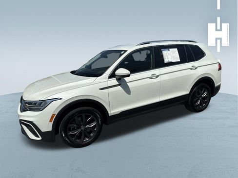 Used 2023 Volkswagen Tiguan SE image 3