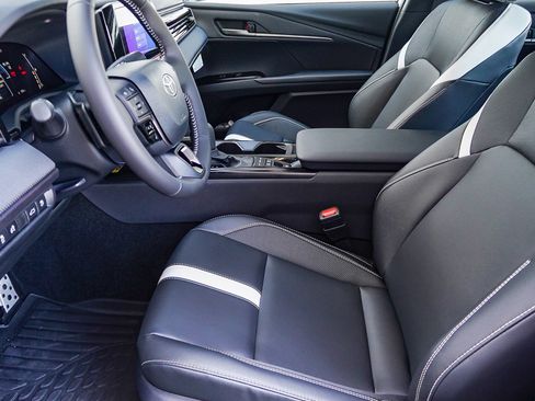 New 2026 Toyota Camry Hybrid FWD image 23