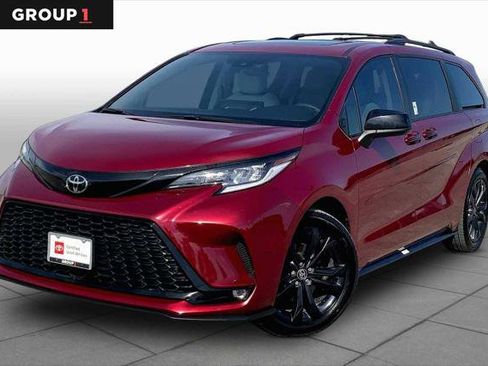Certified 2026 Toyota Sienna XSE FWD image 1