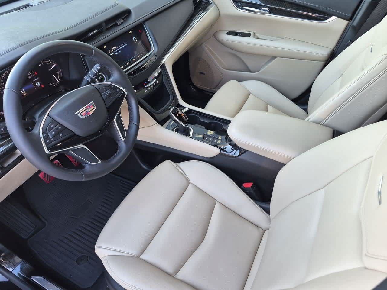Used 2018 Cadillac XT5 AWD image 2