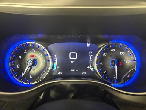 Used 2022 Chrysler Pacifica Touring-L FWD image 20