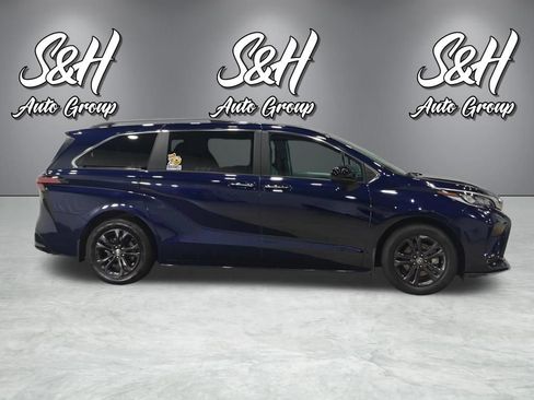 Used 2024 Toyota Sienna XSE w/ XSE Plus Package AWD/4WD image 22