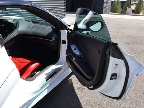 Used 2021 Chevrolet Corvette Stingray Coupe w/ 1LT RWD image 11