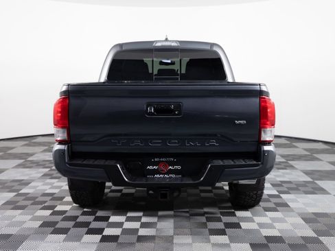 Used 2017 Toyota Tacoma TRD Off-Road w/ Premium & Technology Package AWD/4WD image 6