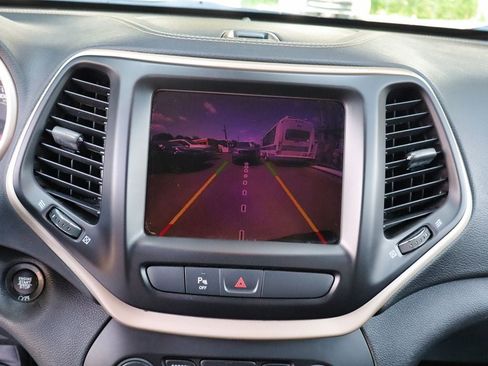 Used 2018 Jeep Cherokee Limited AWD/4WD image 26