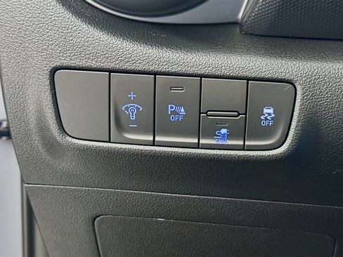 Used 2023 Hyundai Kona Limited image 17