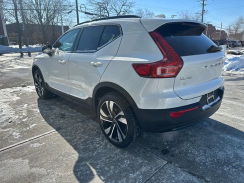 Used 2023 Volvo XC40 B5 Plus w/ Climate Package image 8
