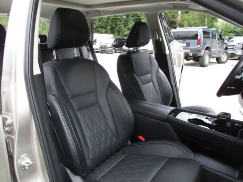 Used 2024 Nissan Rogue Platinum w/ Platinum Premium Package FWD image 26