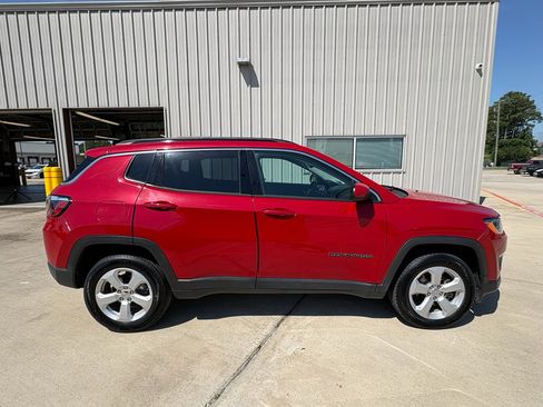 Used 2021 Jeep Compass Latitude AWD/4WD image 10