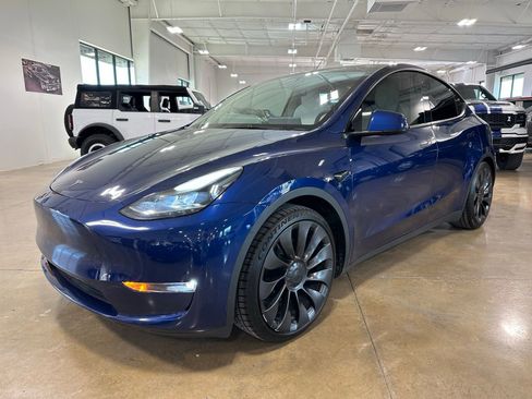 Used 2023 Tesla Model Y Performance image 3