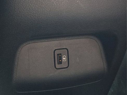 Used 2025 Nissan Sentra SR FWD image 11
