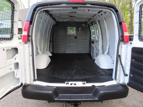 Used 2015 Chevrolet Express 2500 image 20