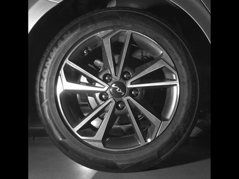 Used 2024 Kia Forte LXS FWD image 12