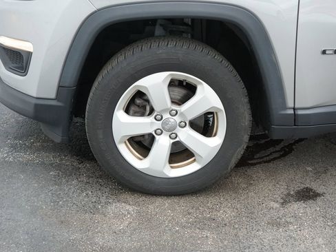 Used 2018 Jeep Compass Latitude w/ Cold Weather Group AWD/4WD image 6