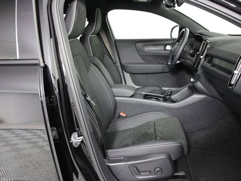 Used 2023 Volvo C40 P8 Recharge Ultimate image 27