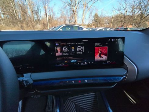 Used 2025 BMW X3 xDrive30i w/ Premium Package image 11