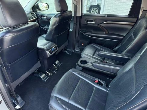 Used 2014 Toyota Highlander Limited FWD image 18