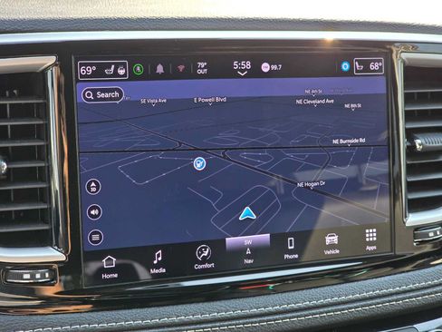 Used 2024 Chrysler Pacifica Limited FWD image 33