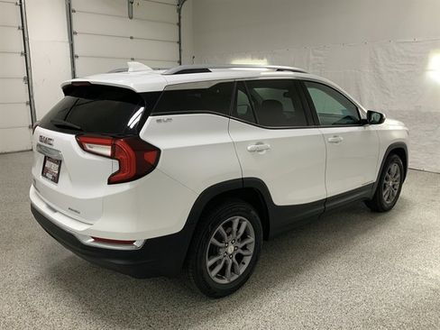 Used 2024 GMC Terrain SLT image 5