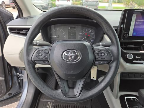 Used 2025 Toyota Corolla Cross L FWD image 32