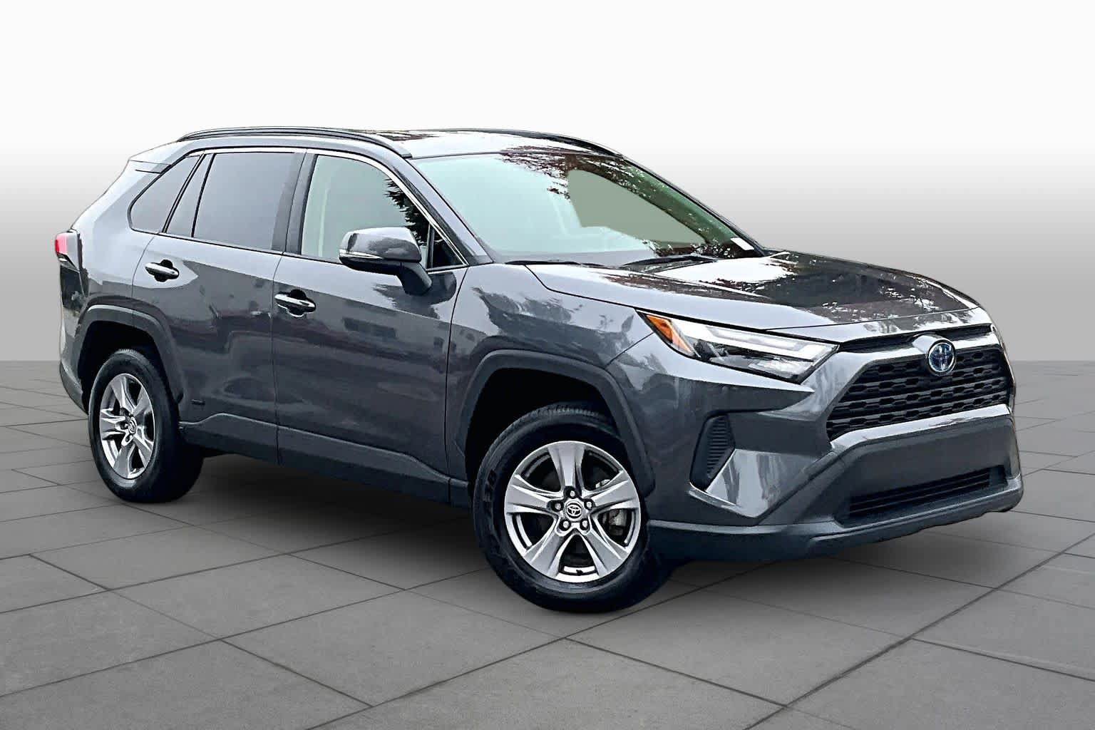 Used 2024 Toyota RAV4 LE AWD/4WD image 3