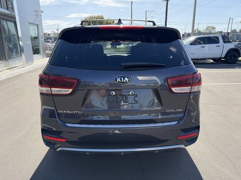Used 2017 Kia Sorento SX image 5