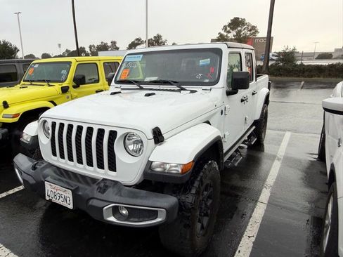 Used 2022 Jeep Gladiator Sport image 1