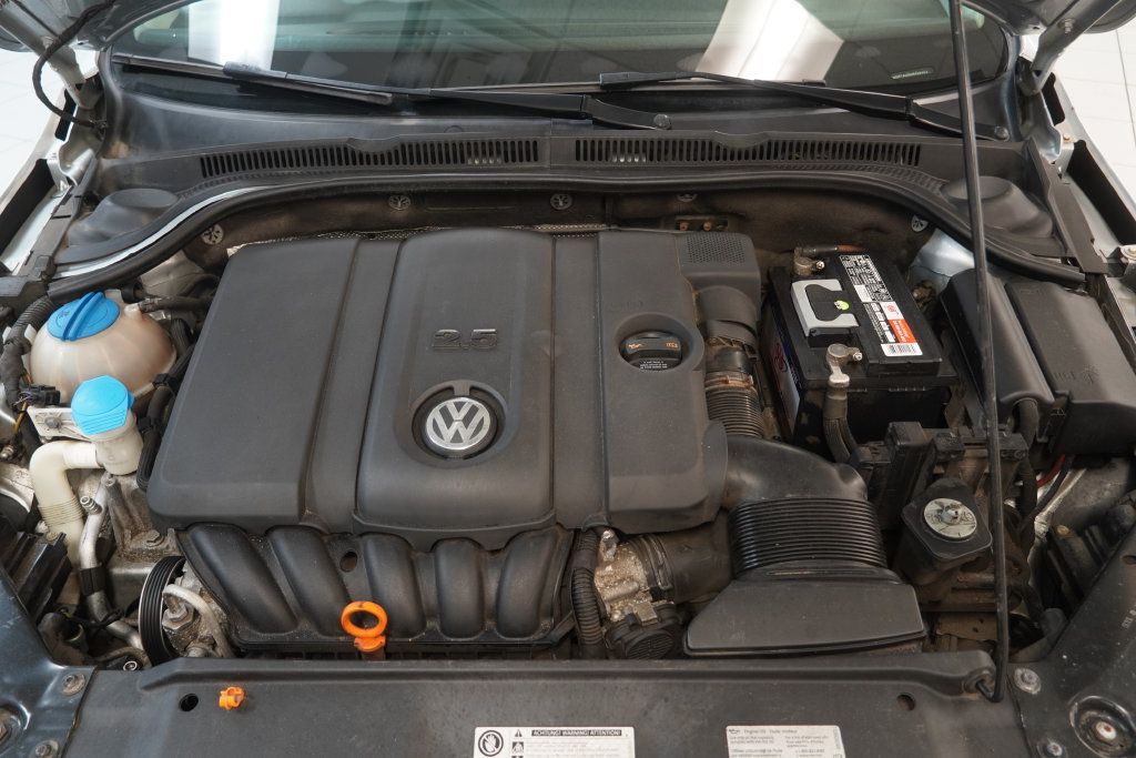 Used 2013 Volkswagen Jetta SE FWD image 18