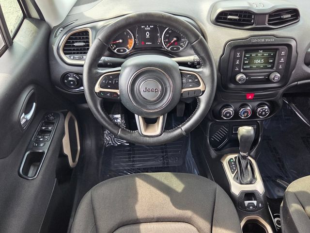 Used 2016 Jeep Renegade Latitude FWD image 11