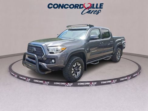 Used 2018 Toyota Tacoma TRD Off-Road AWD/4WD image 3