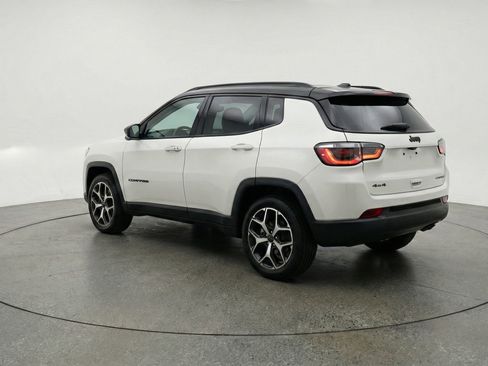 Used 2025 Jeep Compass Limited image 6