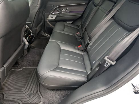 Used 2025 Land Rover Range Rover SE image 13