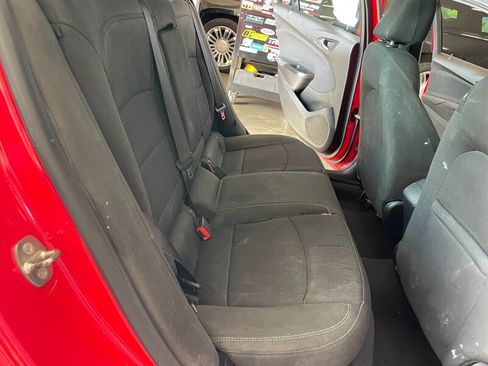 Used 2018 Chevrolet Cruze LT FWD image 19