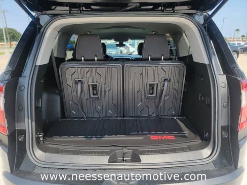 Used 2022 GMC Acadia SLE w/ LPO, Floor Liner Package FWD image 31