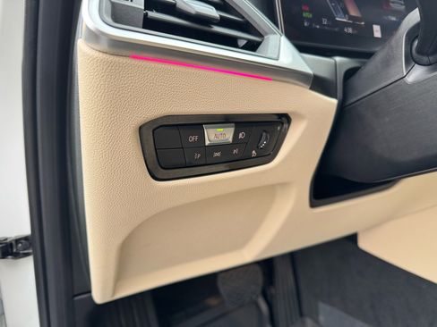 Used 2023 BMW 330i xDrive Sedan w/ Premium Package image 18