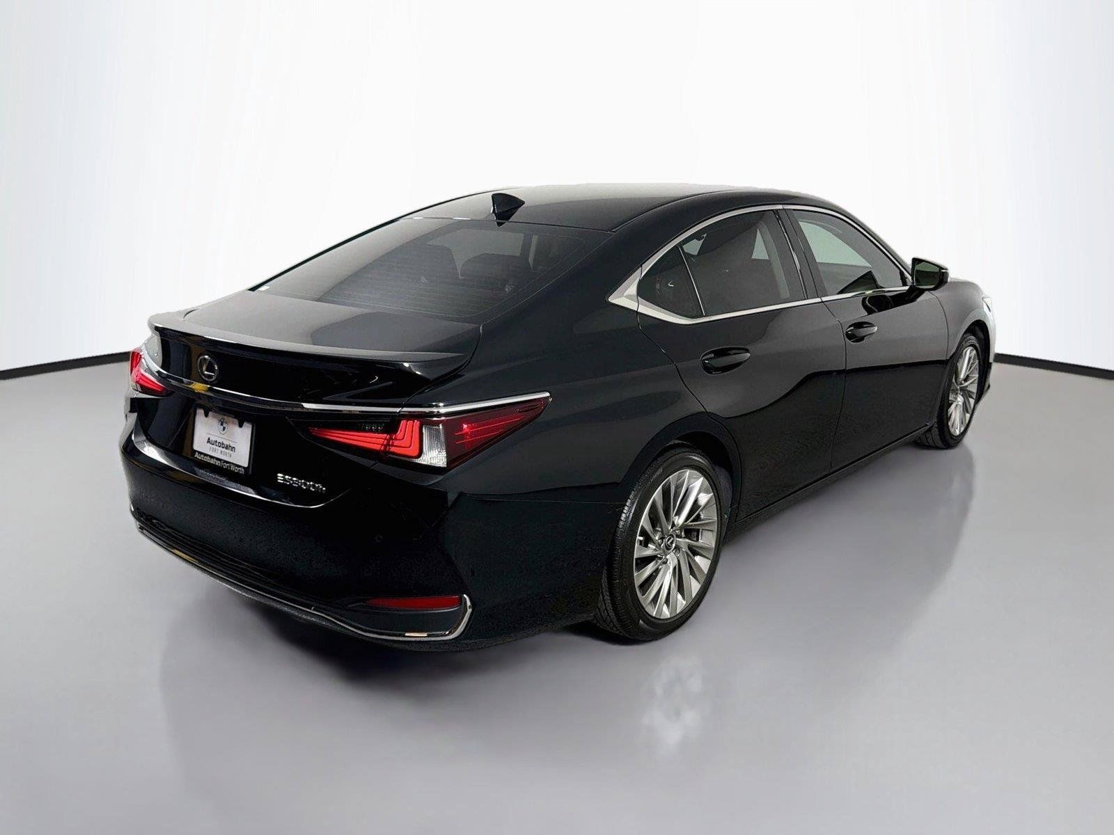 Used 2023 Lexus ES 300h Ultra Luxury w/ Accessory Package (Z2) FWD image 5