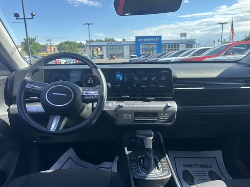 Used 2025 Hyundai Kona SEL AWD/4WD image 16