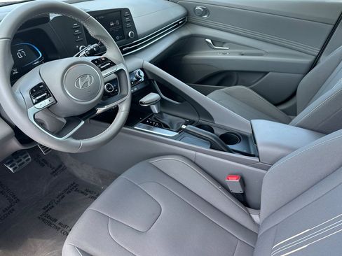 Certified 2025 Hyundai Elantra Sport FWD image 13